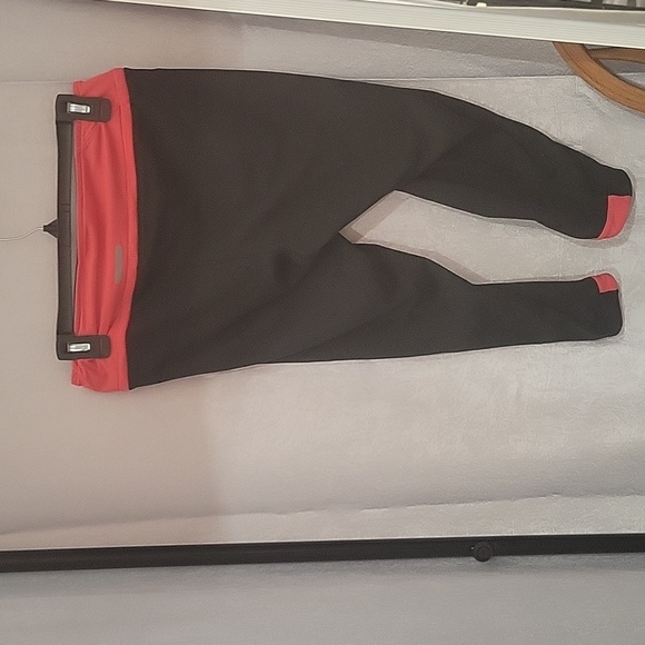 women's athletic capris pants - Picture 3 of 4